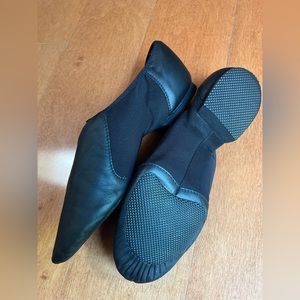 Bloch jazz shoes. Women’s size 9. Worn once for recital.